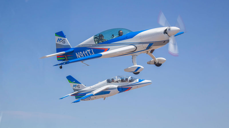 Paul 'BJ' Ransbury accepts NATA Excellence in Pilot Training Award