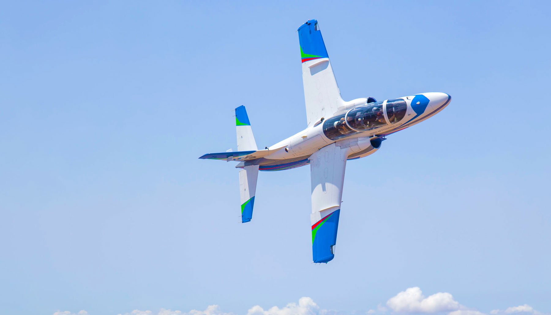 S211-jet-uprt.-herojpg